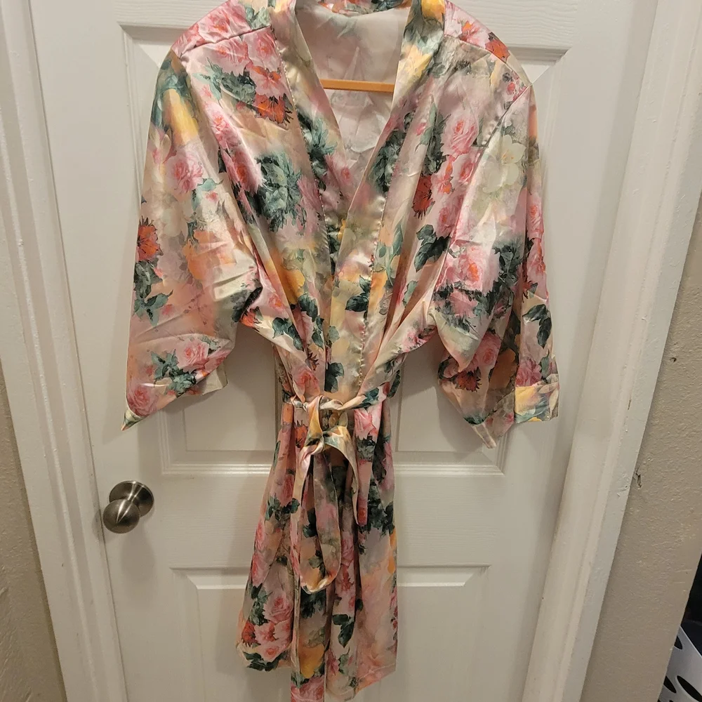 Floral Bride Robe - Picture 2 of 3